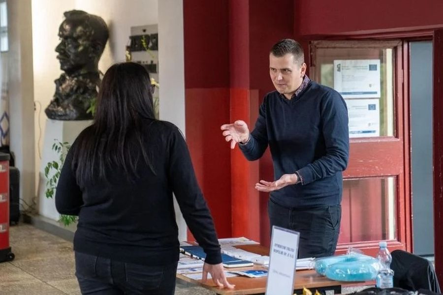 Targi Edukacji i Pracy w Jastrzębiu-Zdroju przyciagnęły uczniów i bezrobotnych